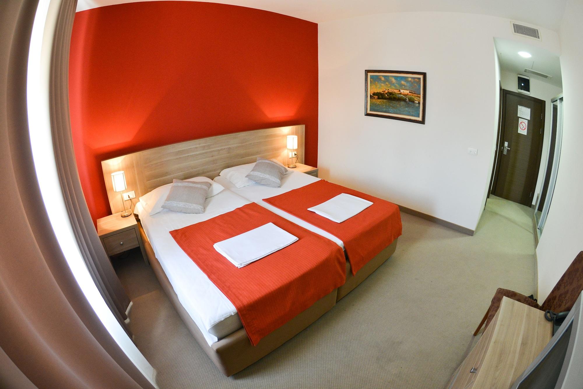 Hotel Putnik Novi Sad Luaran gambar
